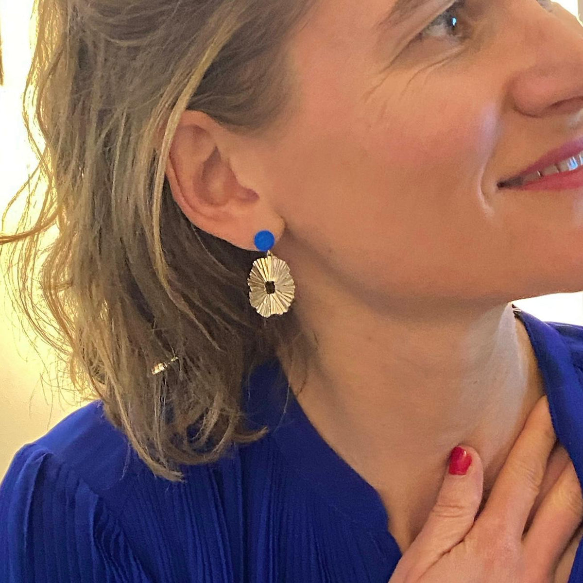 Boucles D'oreilles Percées En Résine Argentée - Modèle 1687, Occasion En Parfait état