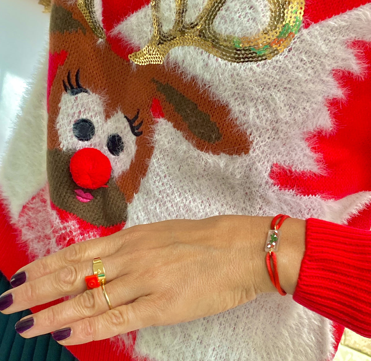 Bracelet spécial Noël avec un sucre d'orge imprimé sur une brique de Lego authentique. Le bracelet se règle avec un cordon ajustable coulissant facilement. A assortir à votre pull de Noël