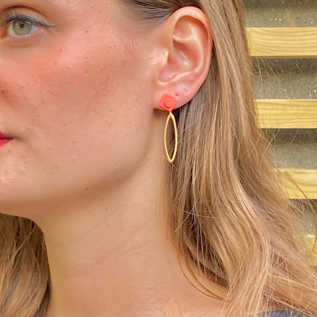 Plus de 70 modèles de bijoux avec un Lego : boucles d'oreilles, bracelets, pin's,... à moins de 20€. Un choix incroyable pour un Noël Canadien, un Secrete Santa, un calendrier de l'Avent, un anniversaire d'enfant