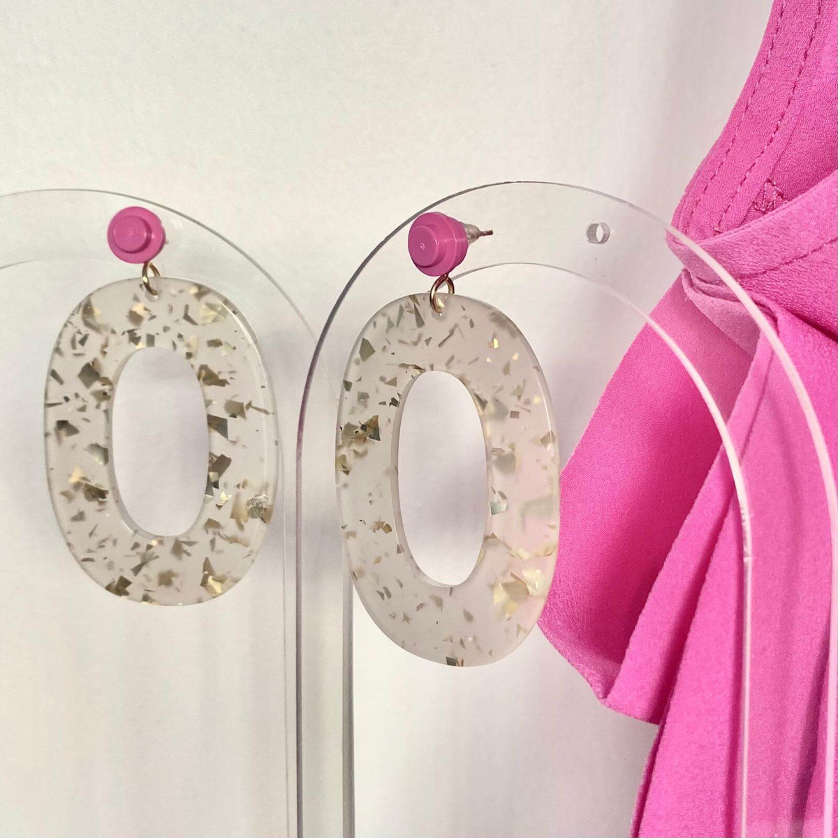 Boucles d'oreille paillettes or et Lego - élégants pendentifs ovales en acétate avec éclats de feuilles d'or