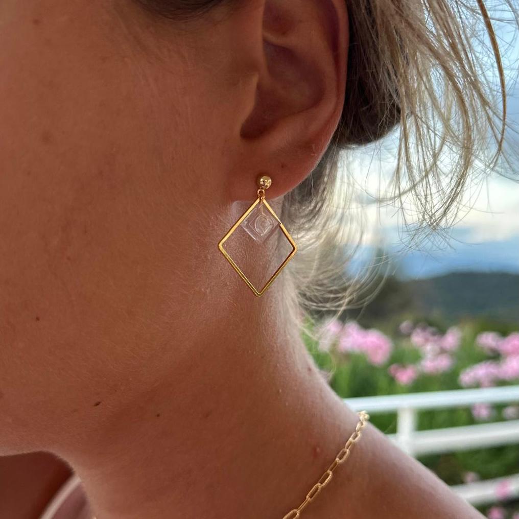 Boucles d'oreilles pendantes colorées avec un Lego blanc transparent