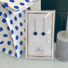 Boucles d'oreilles pas cher en acier inoxydable avec une brique de Lego bleu marine