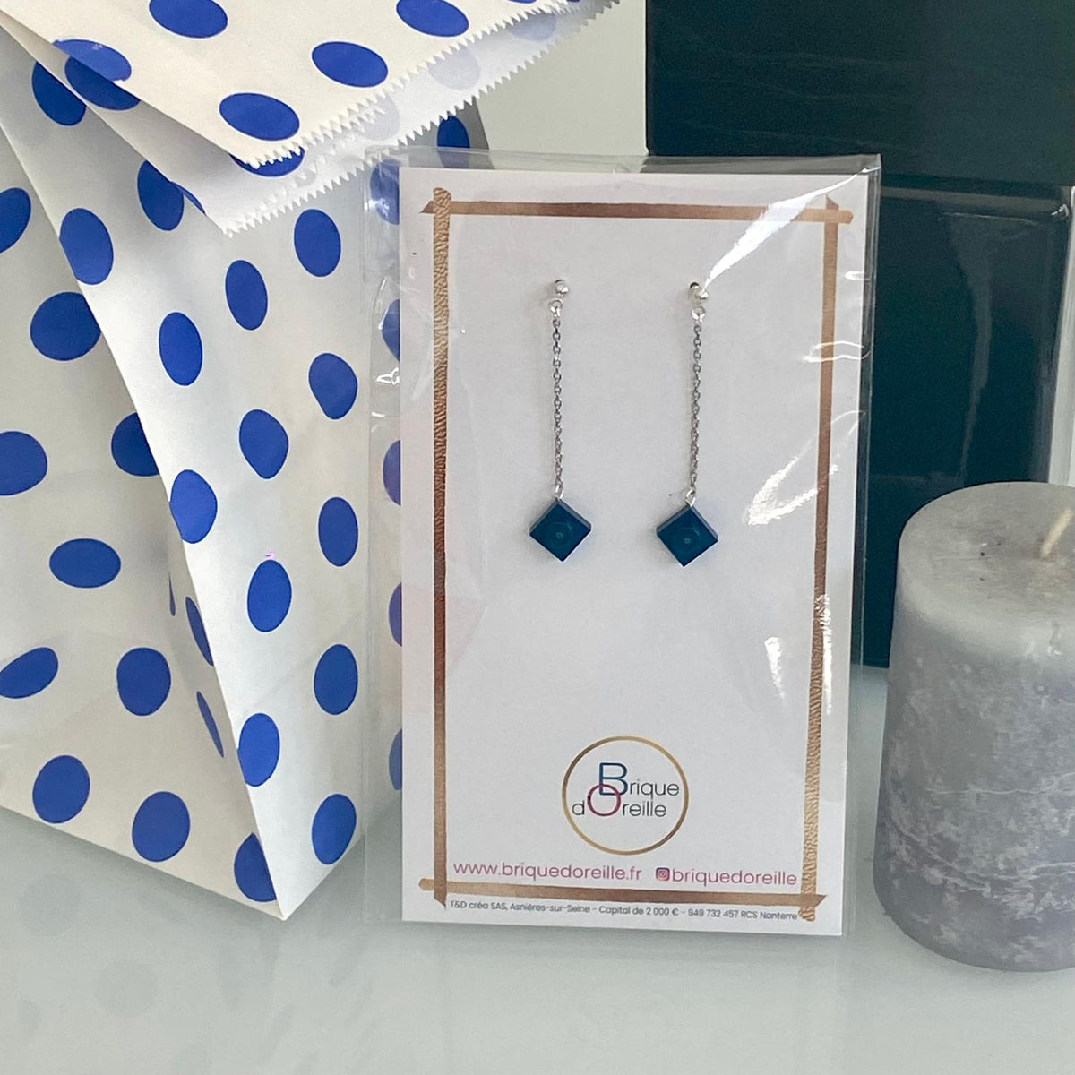 Boucles d'oreilles pas cher en acier inoxydable avec une brique de Lego bleu marine