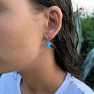 Boucles d'oreilles pendantes colorées avec un Lego bleu